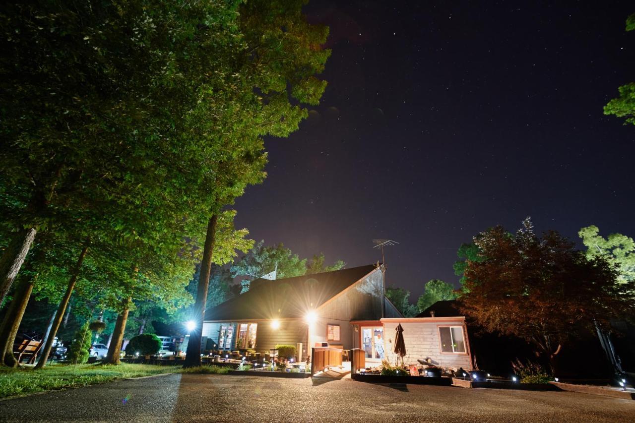 Croaker Williamsburg Camping Resort One Bedroom Cabin 3 מראה חיצוני תמונה